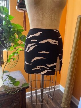 Reformation Margot side slit mini skirt sz 6